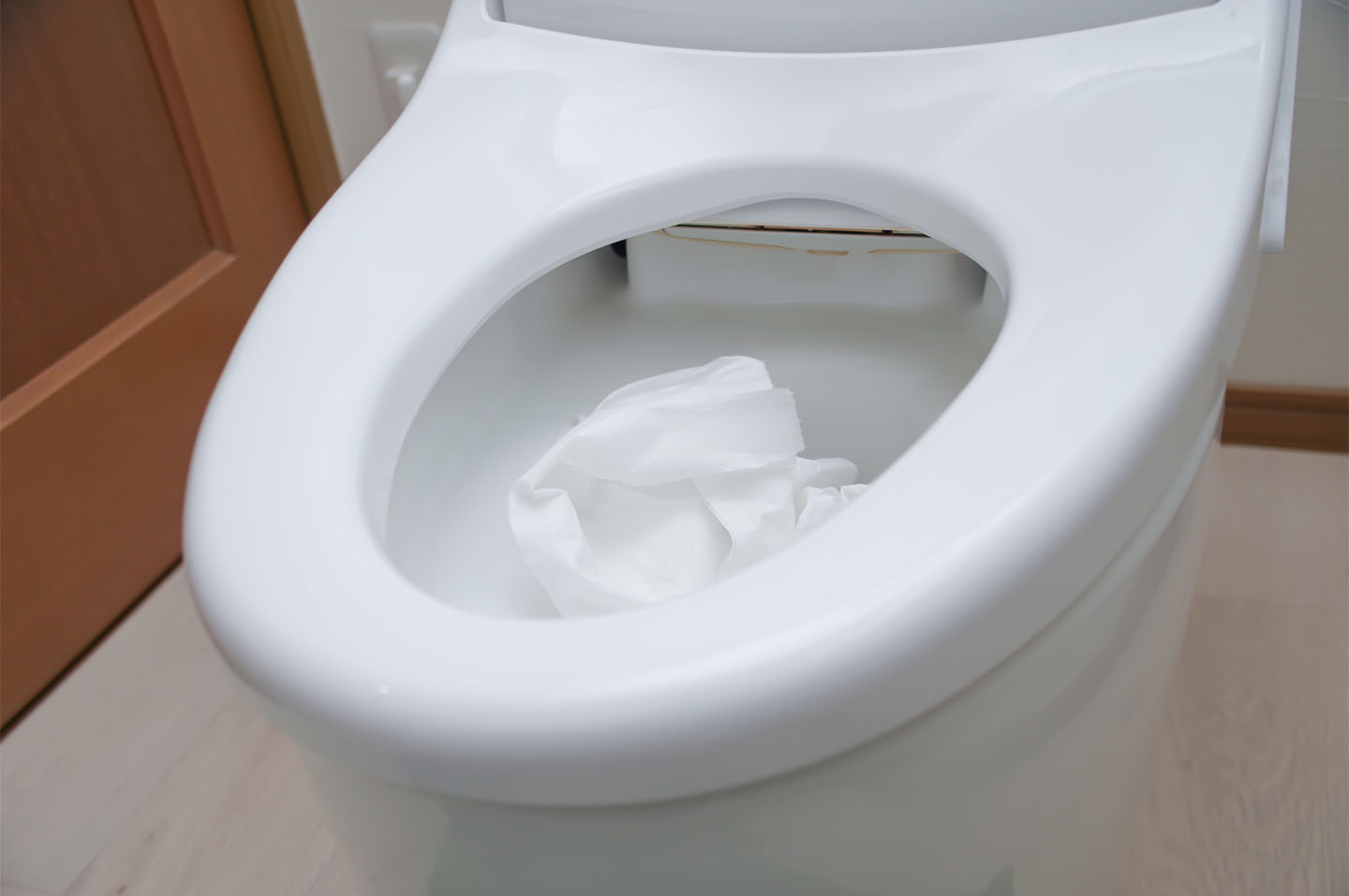 トイレのつまりで水位が下がる原因とは？解決策を徹底解説！