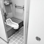 和式トイレの水漏れやつまりのリスクについて